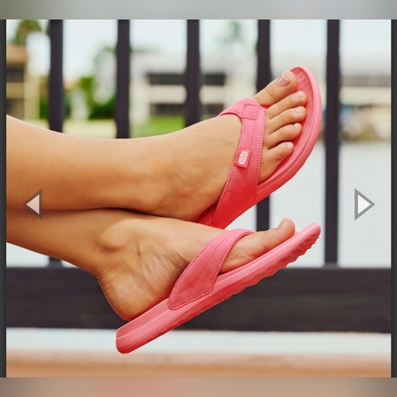 Hey Dude Women's Christi Mono Pink Flip Flop Size 8 - Picture 1 of 9